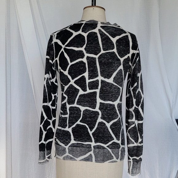 Michael Kors Reversible Giraffe Print Knit - Picture 7 of 7
